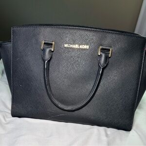 Michael Kors Elegant Black Shoulder Bag